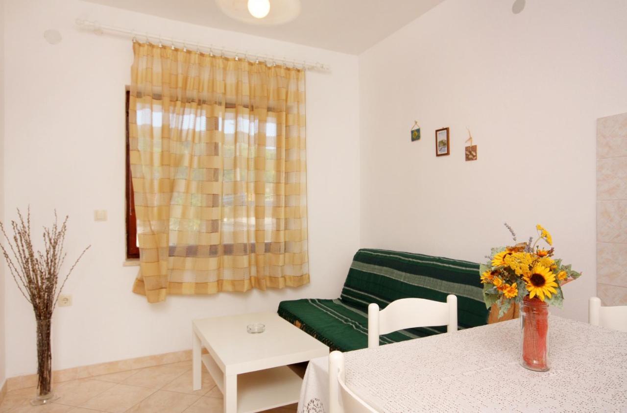 Apartments And Rooms With Parking Space Vrbnik, Krk - 5301 외부 사진