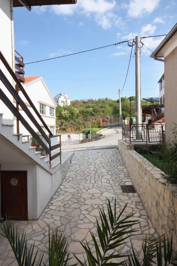 Apartments And Rooms With Parking Space Vrbnik, Krk - 5301 외부 사진