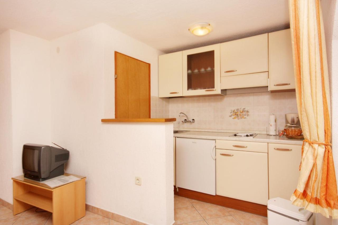 Apartments And Rooms With Parking Space Vrbnik, Krk - 5301 외부 사진